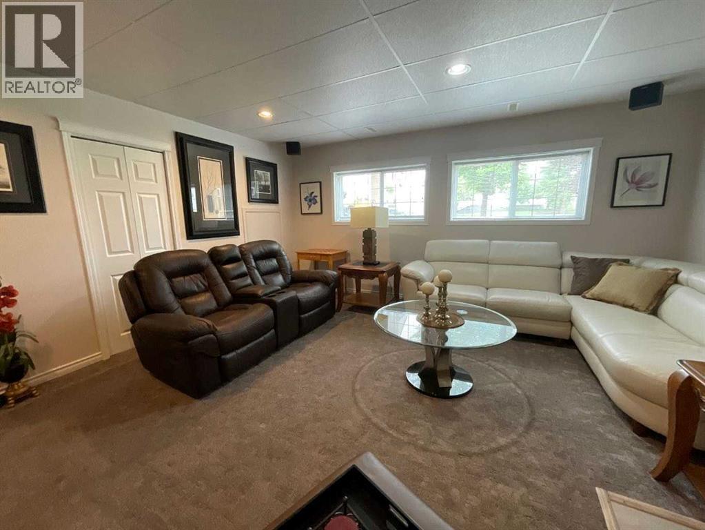 Photo 26 of 115 11 A Street, Beaverlodge AB
