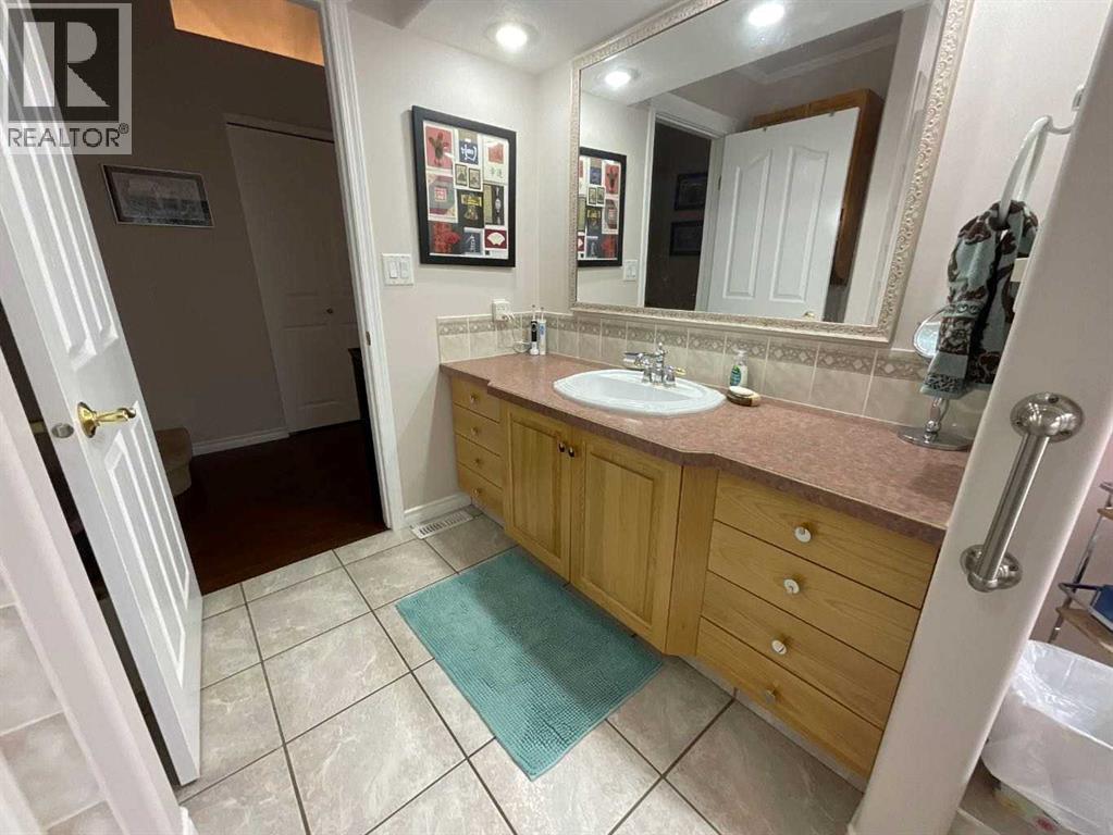 Photo 24 of 115 11 A Street, Beaverlodge AB