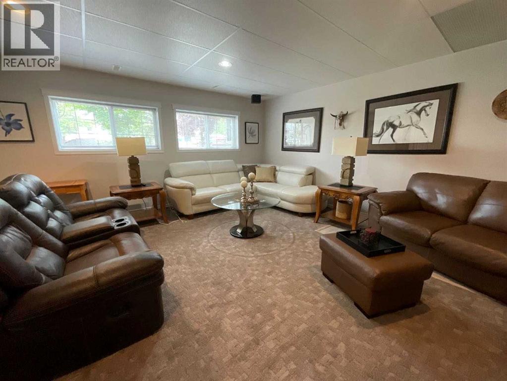 Photo 25 of 115 11 A Street, Beaverlodge AB
