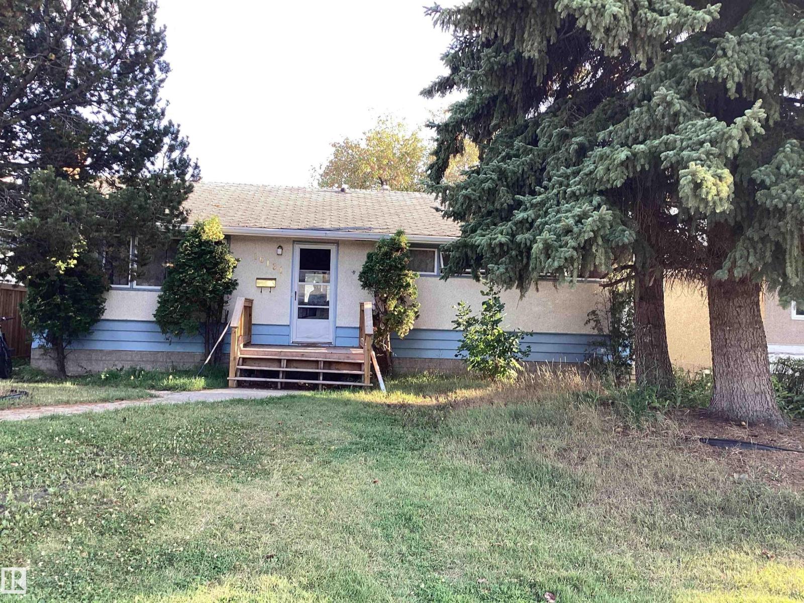 Photo 2 of 16131 109 A Av Nw, Edmonton AB