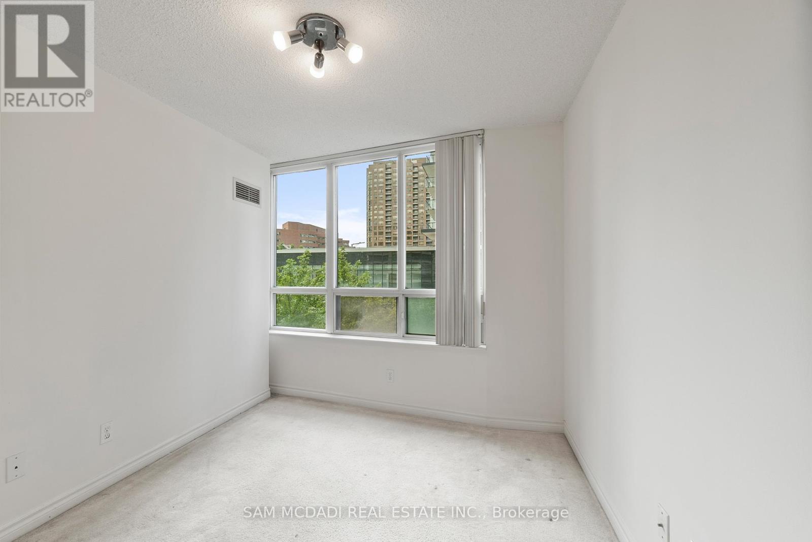 Photo 13 of 802 18 Spring Garden Avenue, Toronto ON