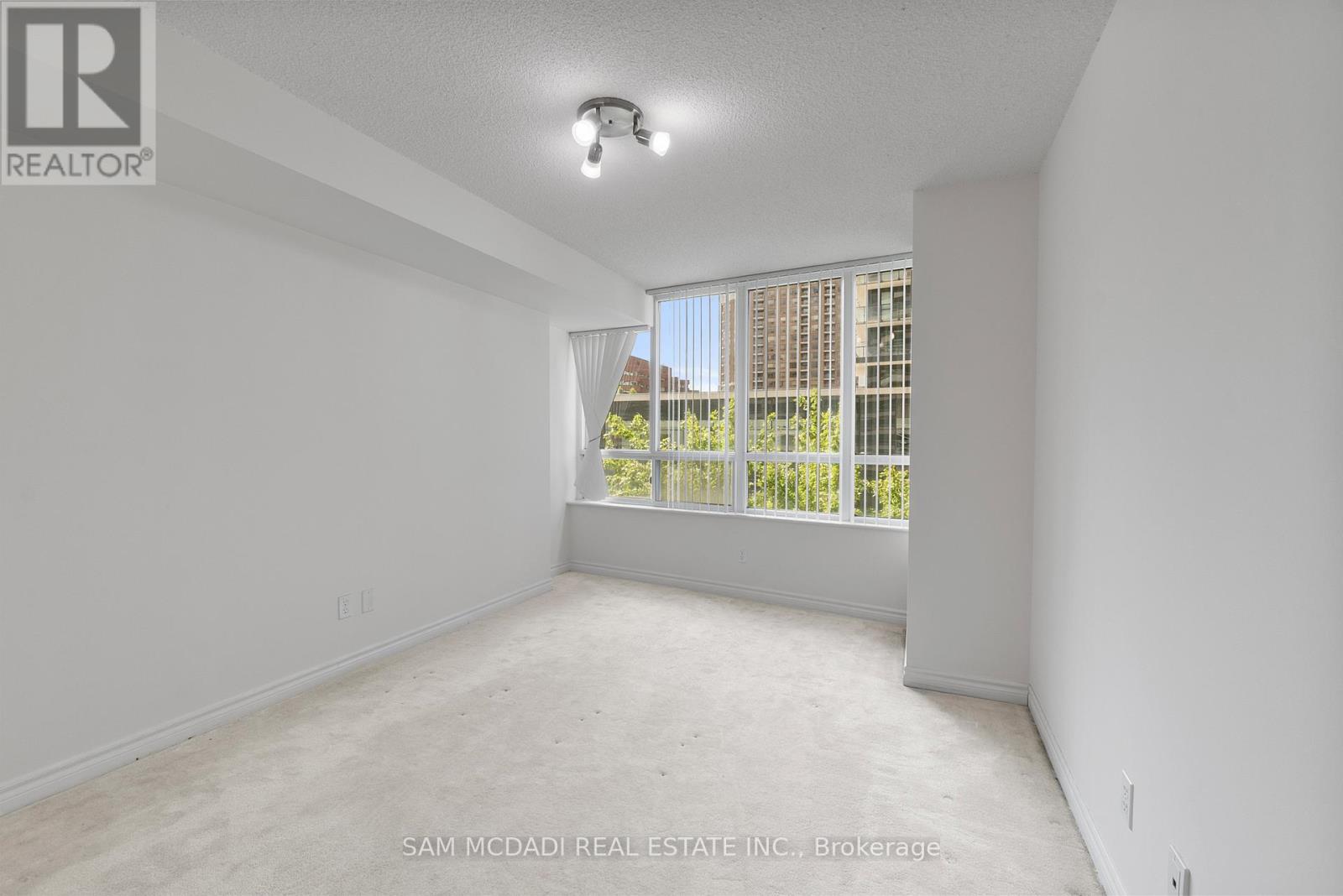 Photo 19 of 802 18 Spring Garden Avenue, Toronto ON