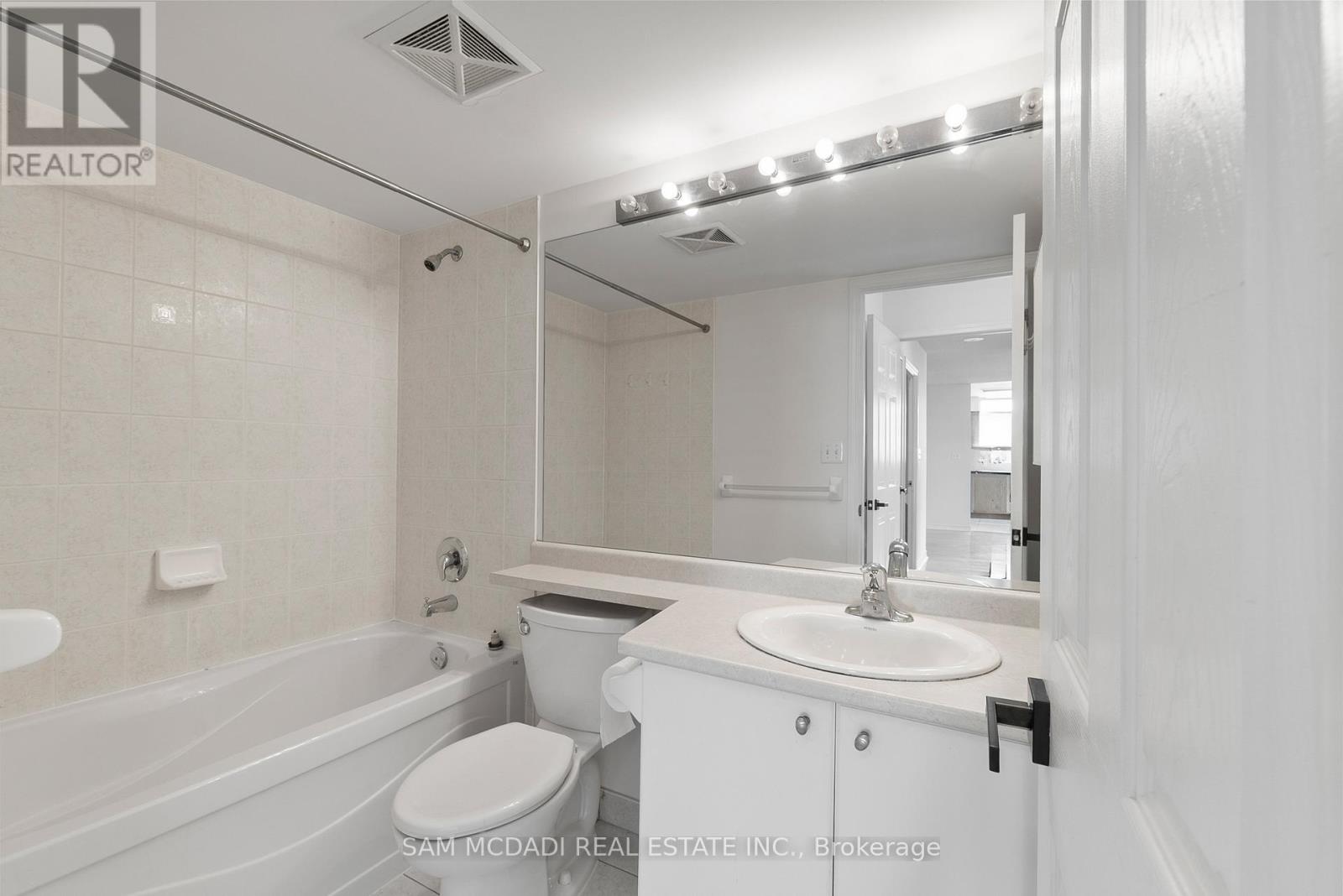 Photo 22 of 802 18 Spring Garden Avenue, Toronto ON