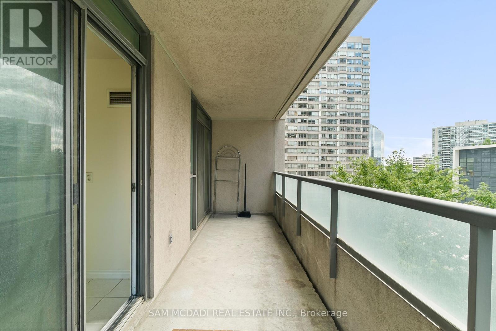 Photo 27 of 802 18 Spring Garden Avenue, Toronto ON