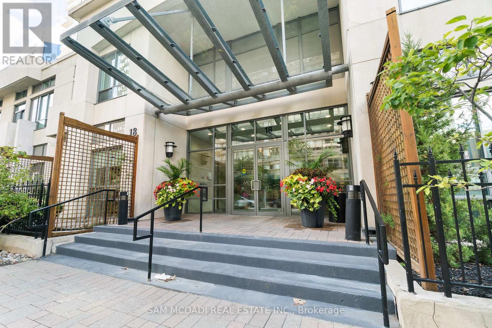 Photo 29 of 802 18 Spring Garden Avenue, Toronto ON