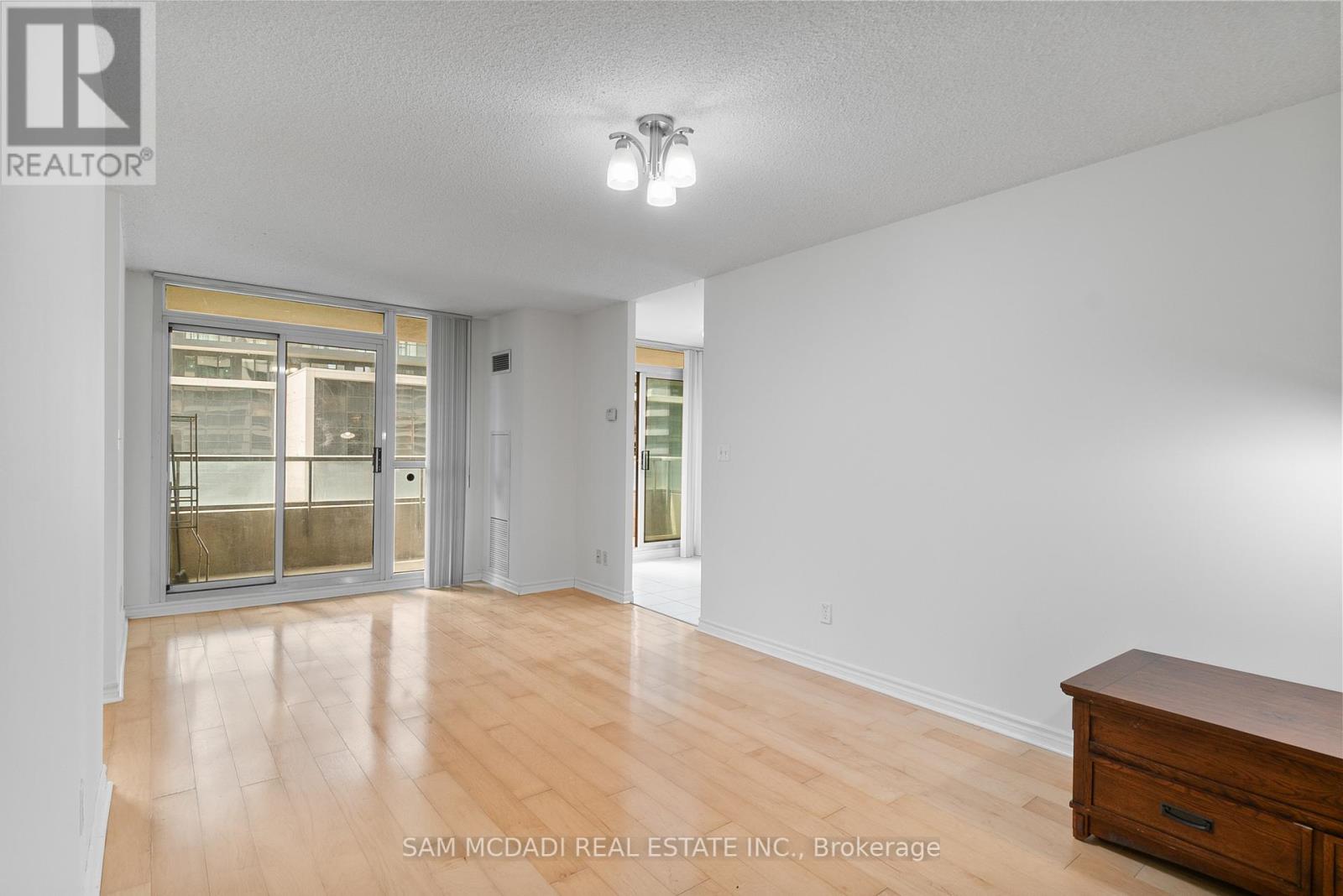 Photo 4 of 802 18 Spring Garden Avenue, Toronto ON