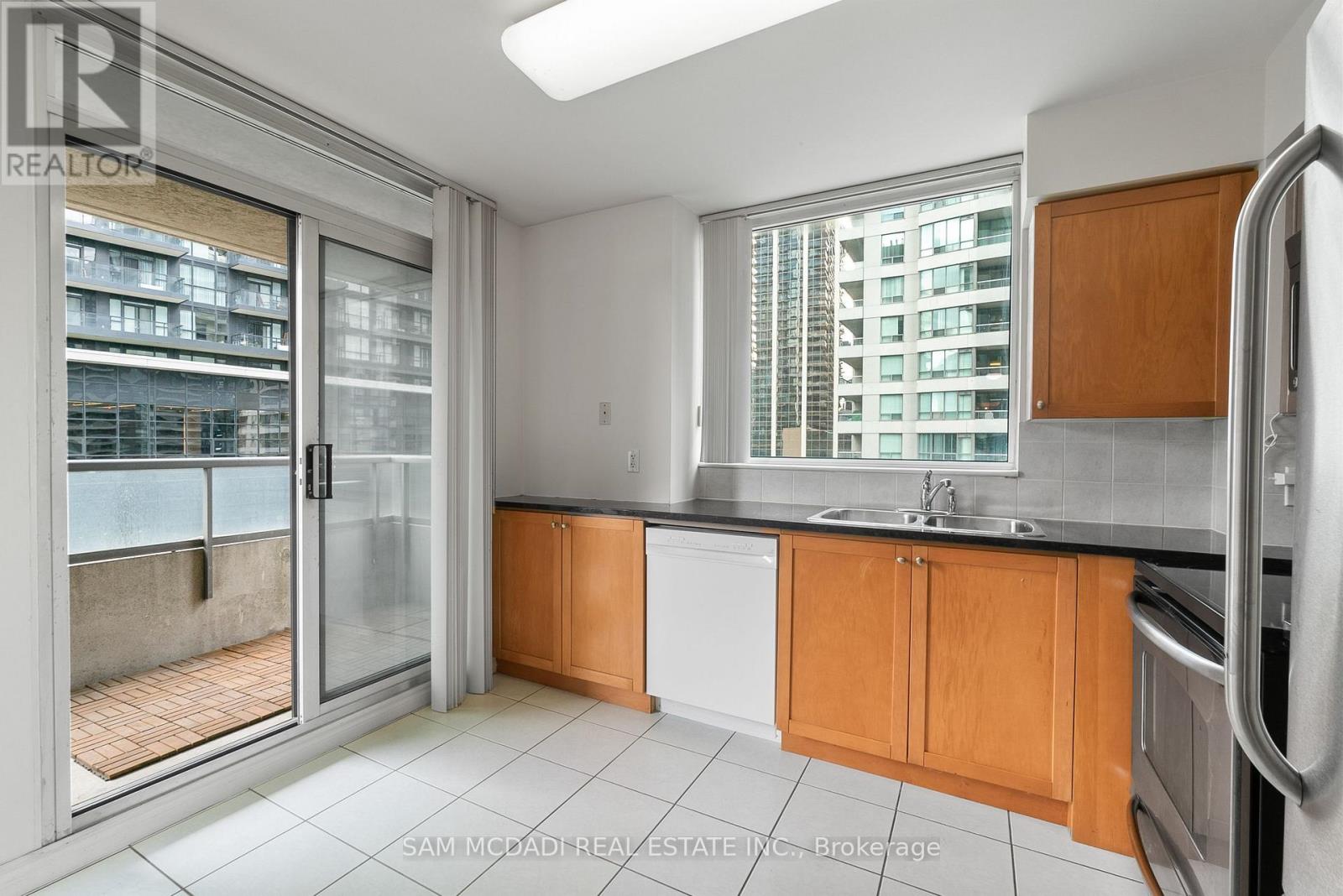 Photo 8 of 802 18 Spring Garden Avenue, Toronto ON