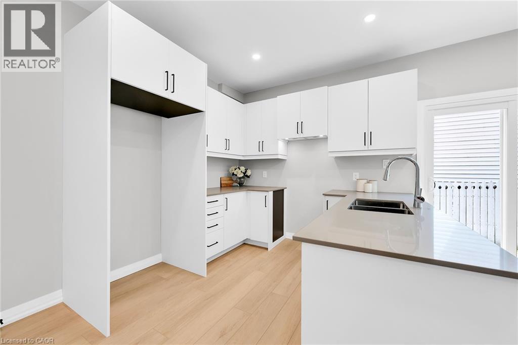 Photo 14 of 517 Hughson Street N, Hamilton ON