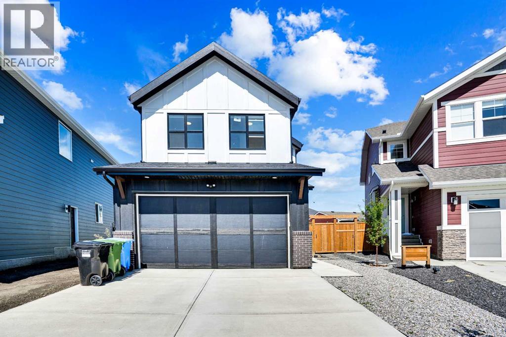 Photo 2 of 38 Magnolia Court Se, Calgary AB