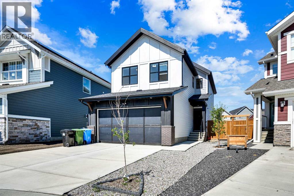Photo 3 of 38 Magnolia Court Se, Calgary AB