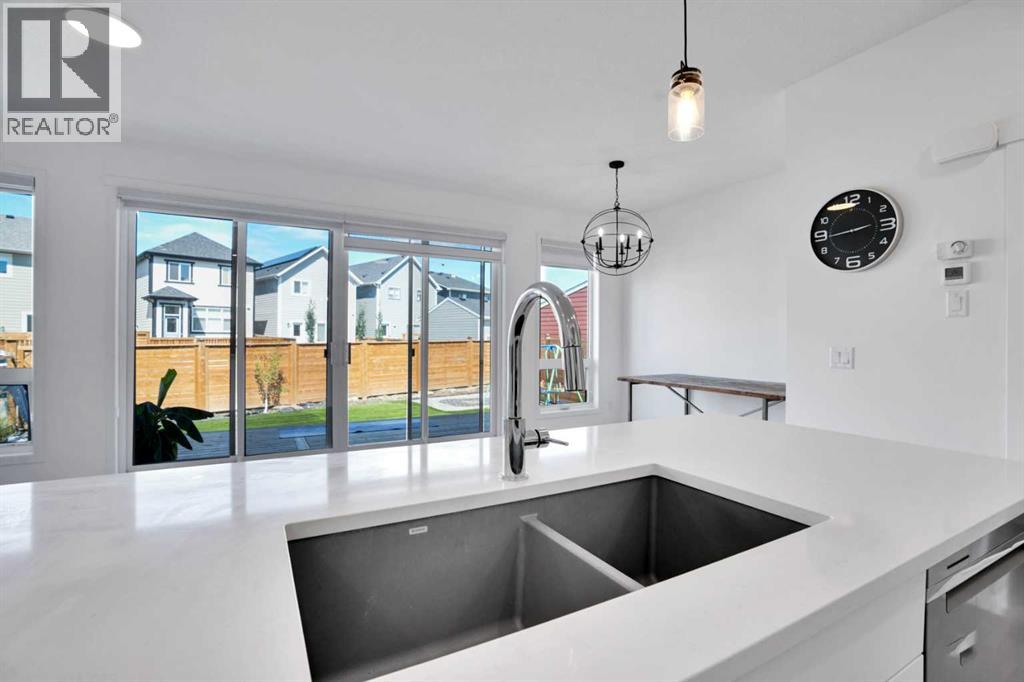 Photo 12 of 38 Magnolia Court Se, Calgary AB
