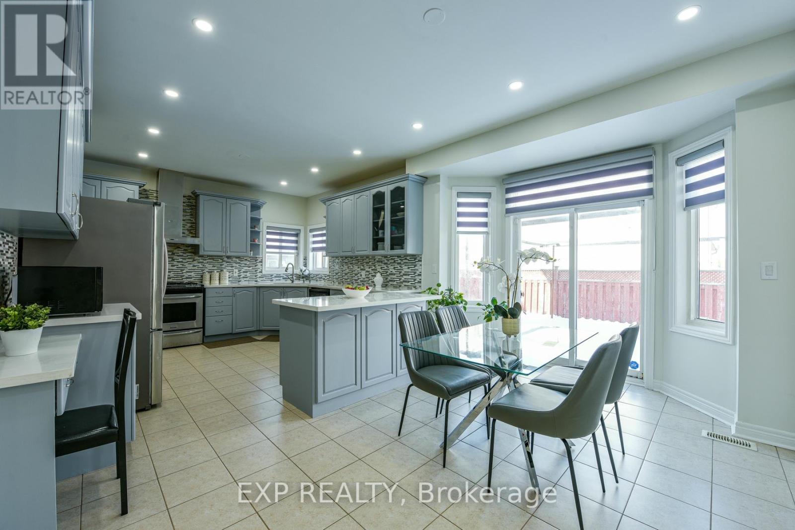 Photo 12 of 50 Northface Crescent, Brampton ON