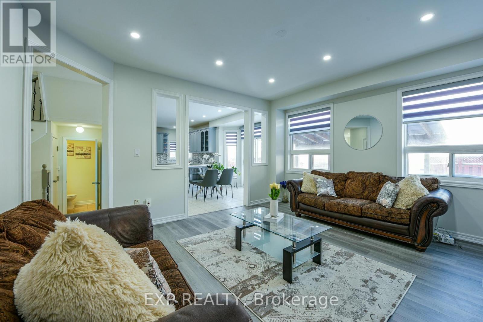Photo 10 of 50 Northface Crescent, Brampton ON