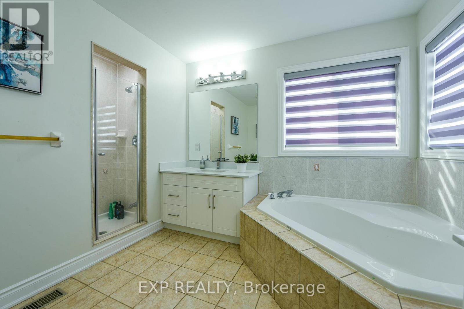 Photo 21 of 50 Northface Crescent, Brampton ON