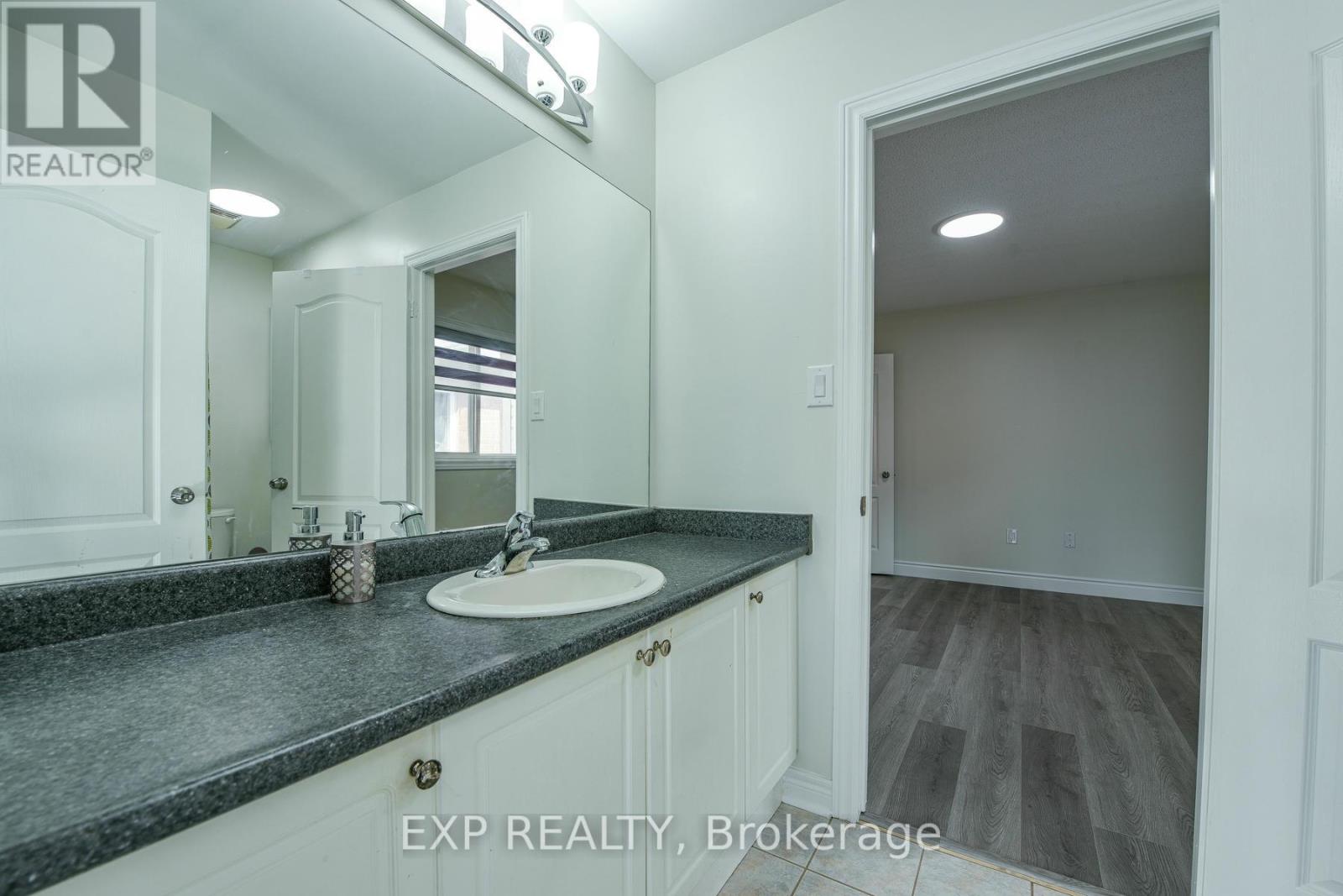 Photo 25 of 50 Northface Crescent, Brampton ON