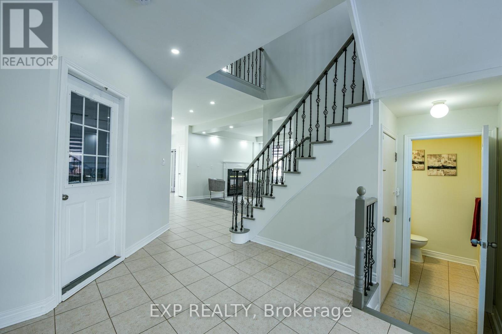 Photo 8 of 50 Northface Crescent, Brampton ON