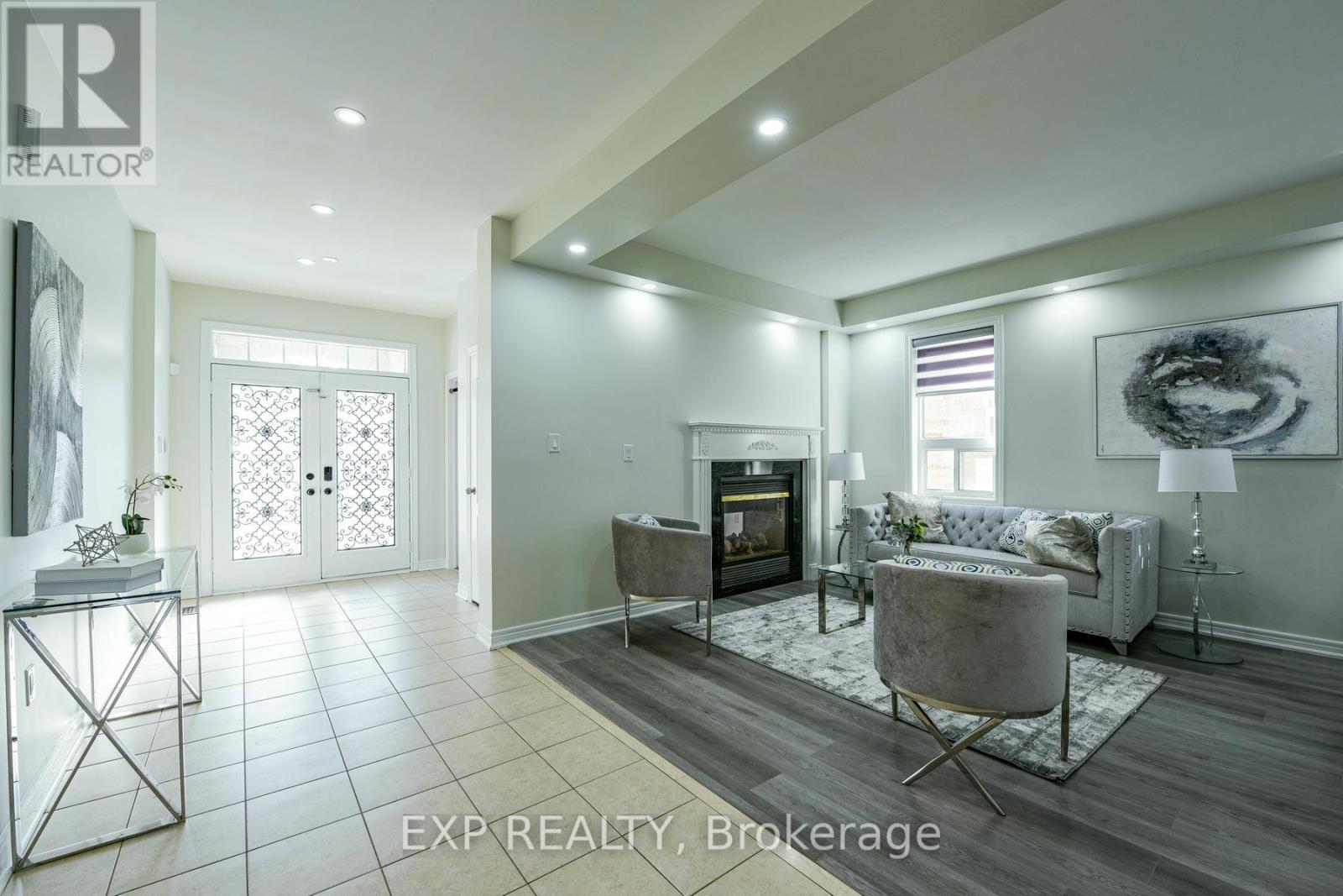 Photo 5 of 50 Northface Crescent, Brampton ON
