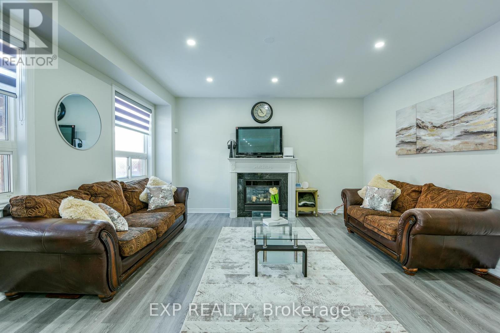 Photo 9 of 50 Northface Crescent, Brampton ON