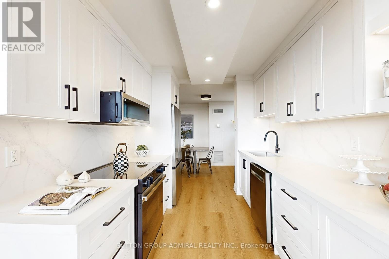 Photo 3 of 901 7601 Bathurst Street, Vaughan ON