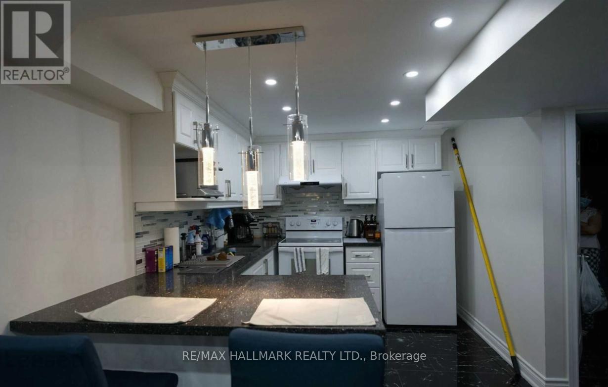 Photo 2 of 90 Black Maple Crescent, Vaughan ON