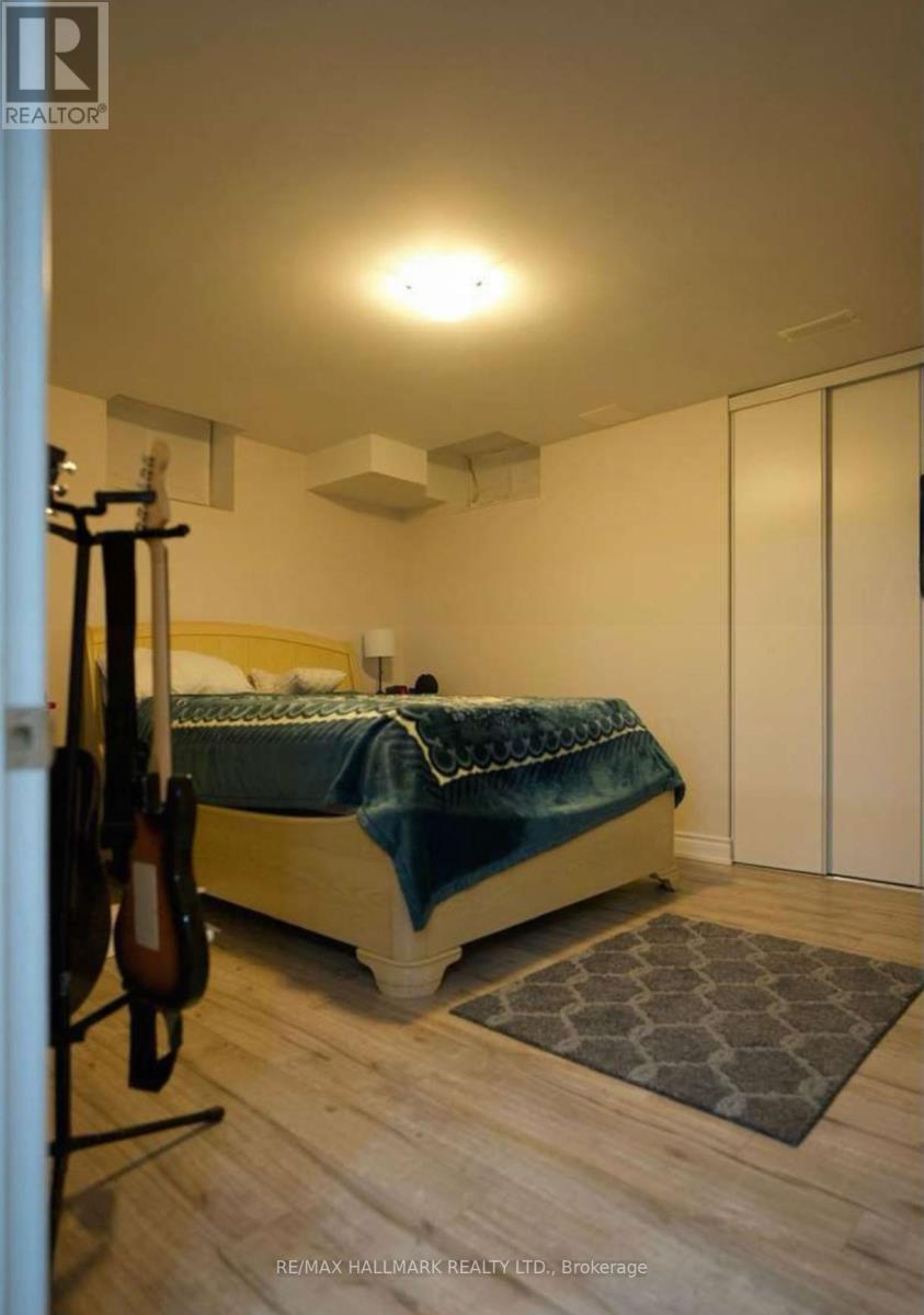 Photo 3 of 90 Black Maple Crescent, Vaughan ON