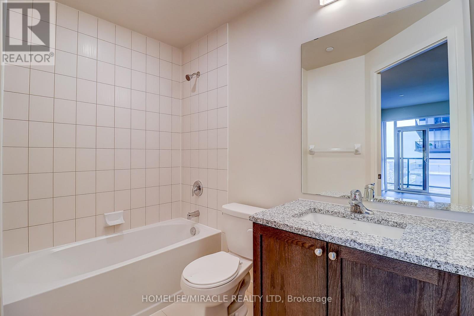 Photo 12 of 3506 38 Annie Craig Drive, Toronto ON