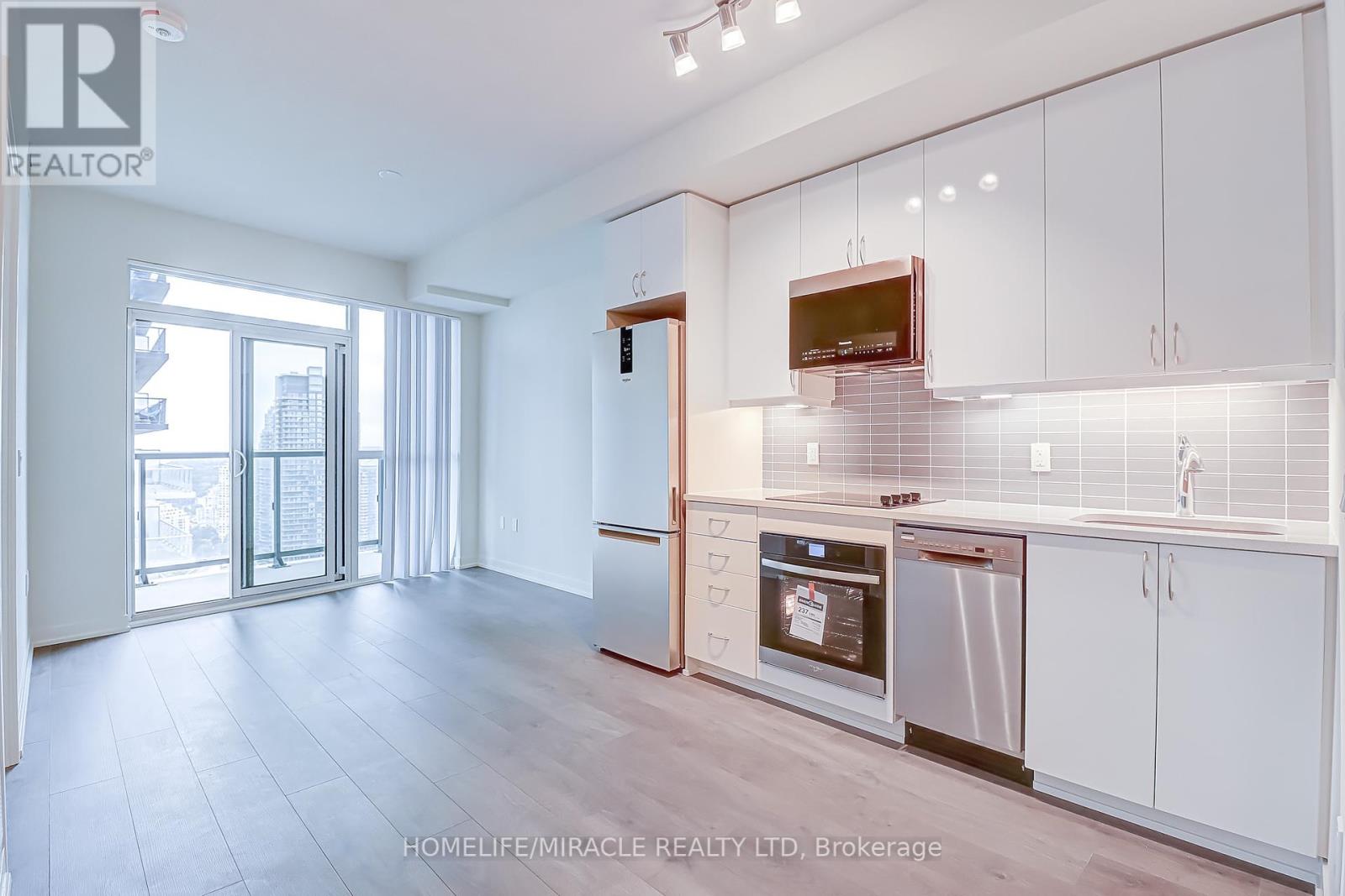 Photo 13 of 3506 38 Annie Craig Drive, Toronto ON