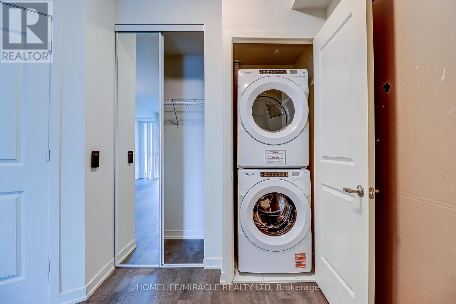 Photo 14 of 3506 38 Annie Craig Drive, Toronto ON