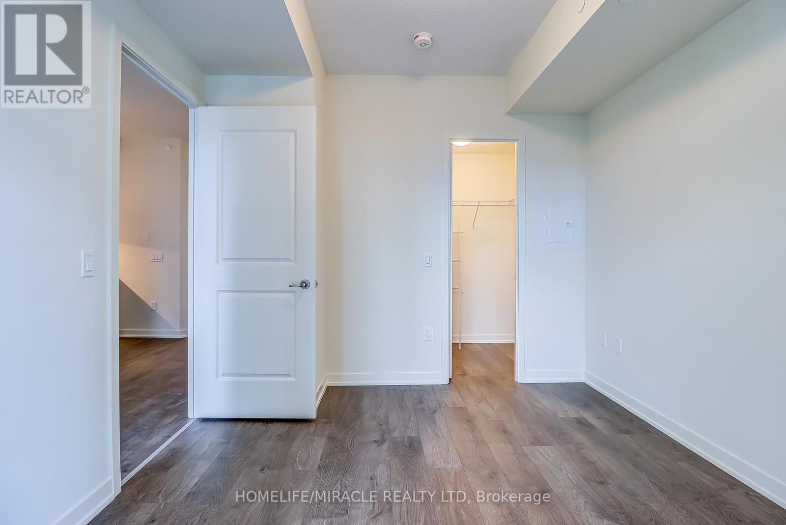 Photo 4 of 3506 38 Annie Craig Drive, Toronto ON