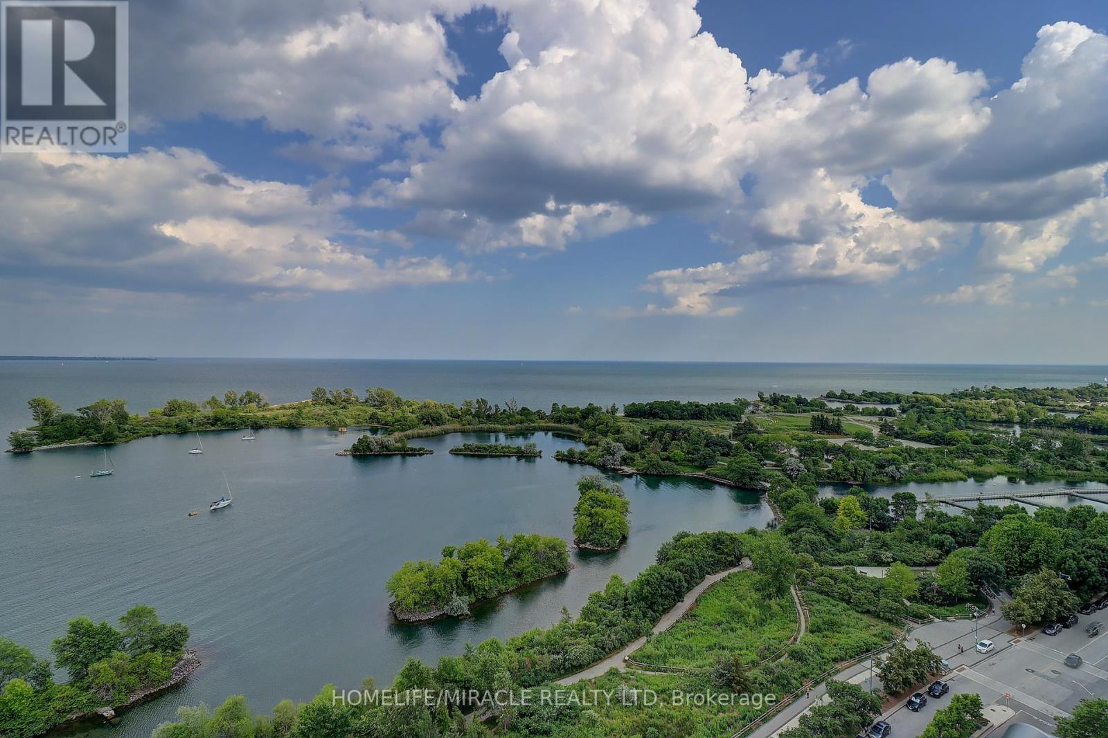 Photo 9 of 3506 38 Annie Craig Drive, Toronto ON