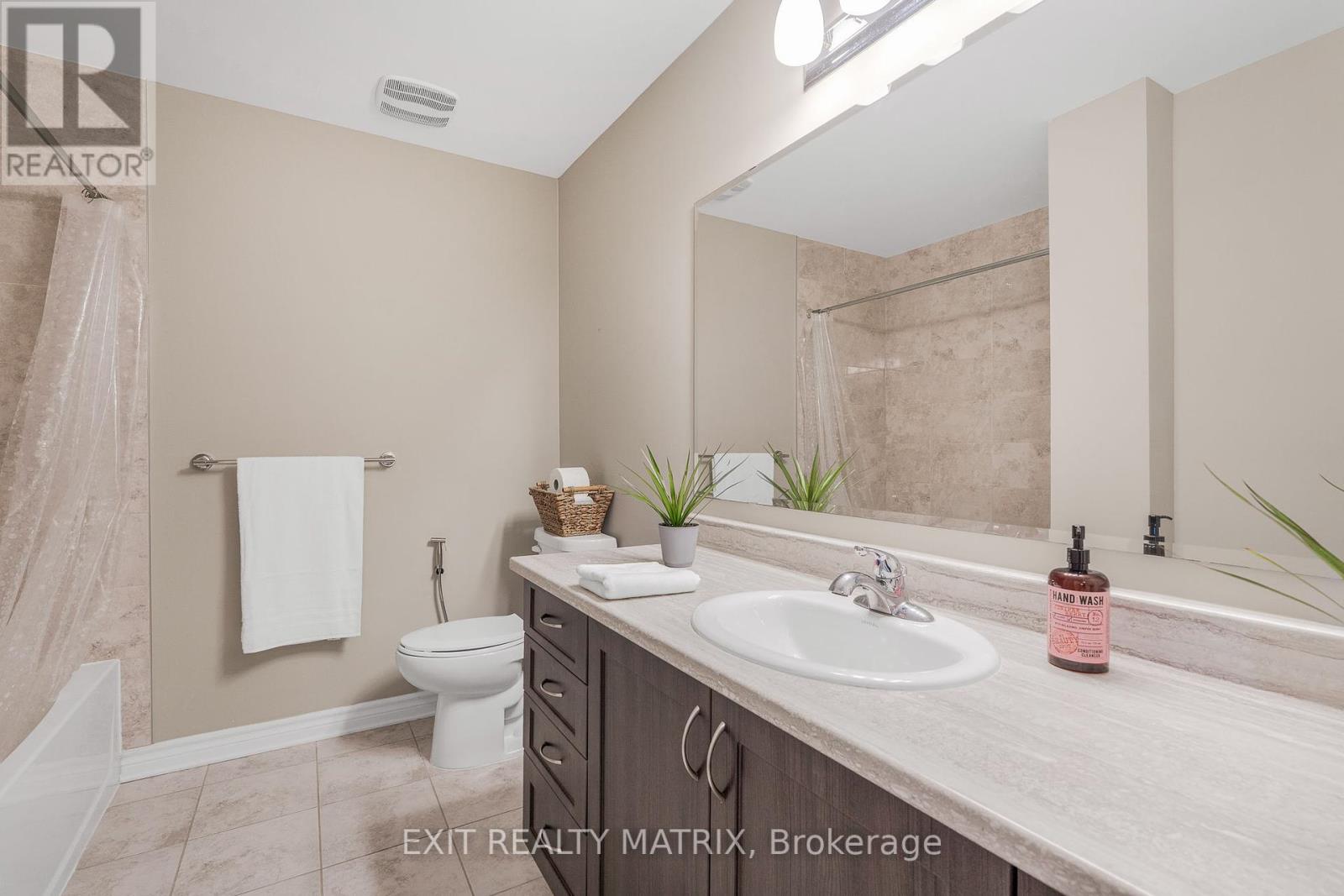 Photo 17 of 682 Decoeur Drive, Ottawa ON