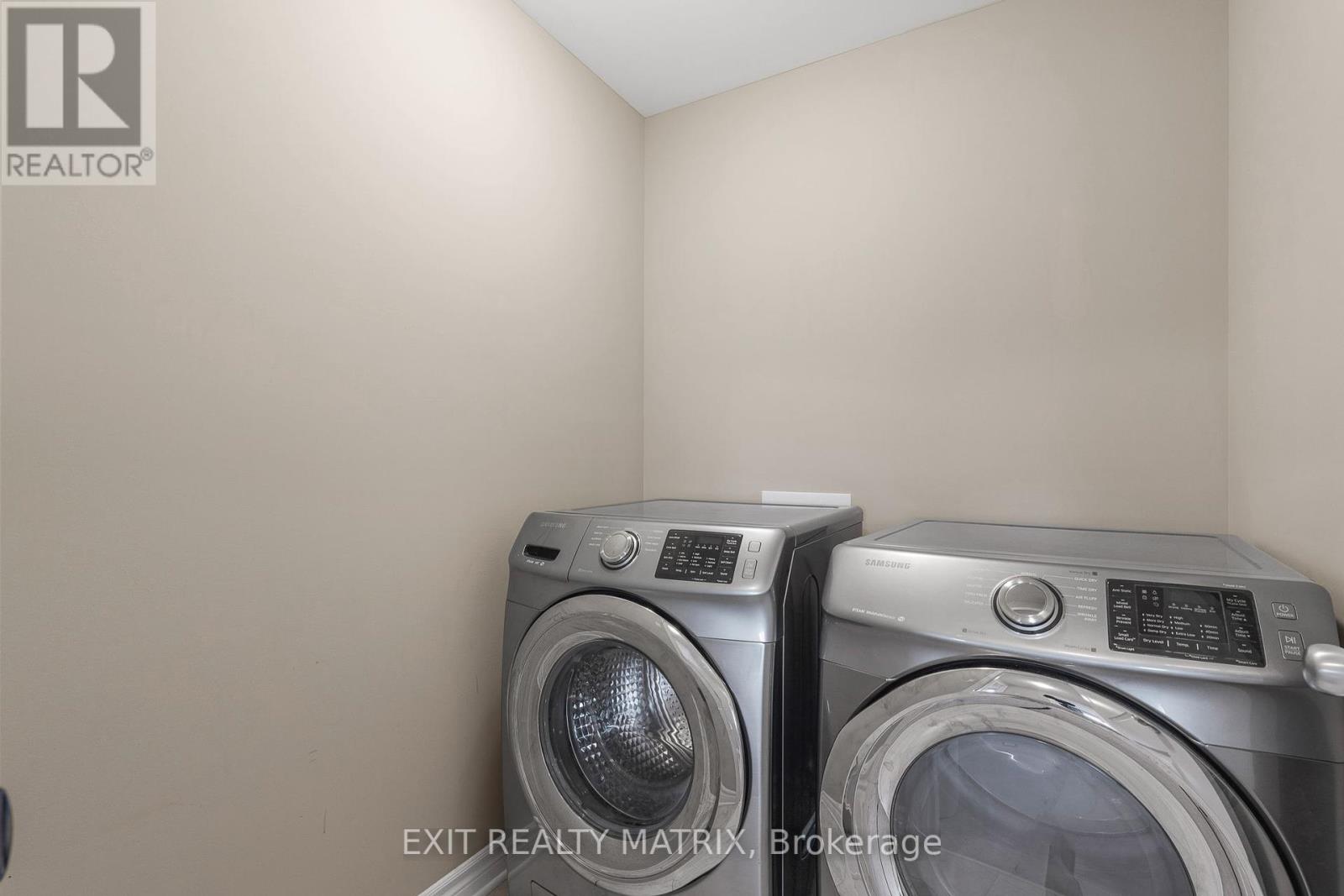 Photo 23 of 682 Decoeur Drive, Ottawa ON
