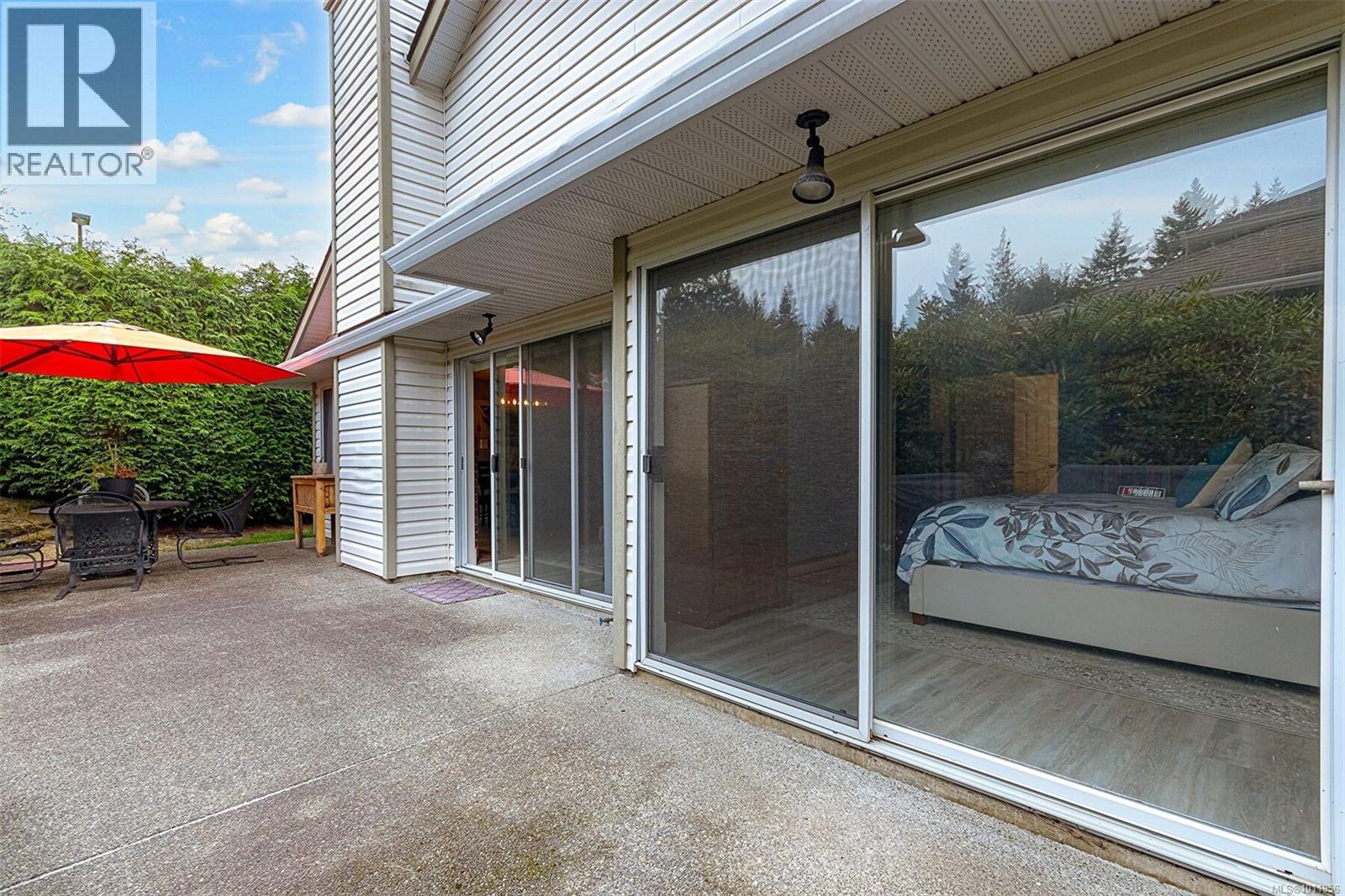 682 Pineridge Dr, Cobble Hill