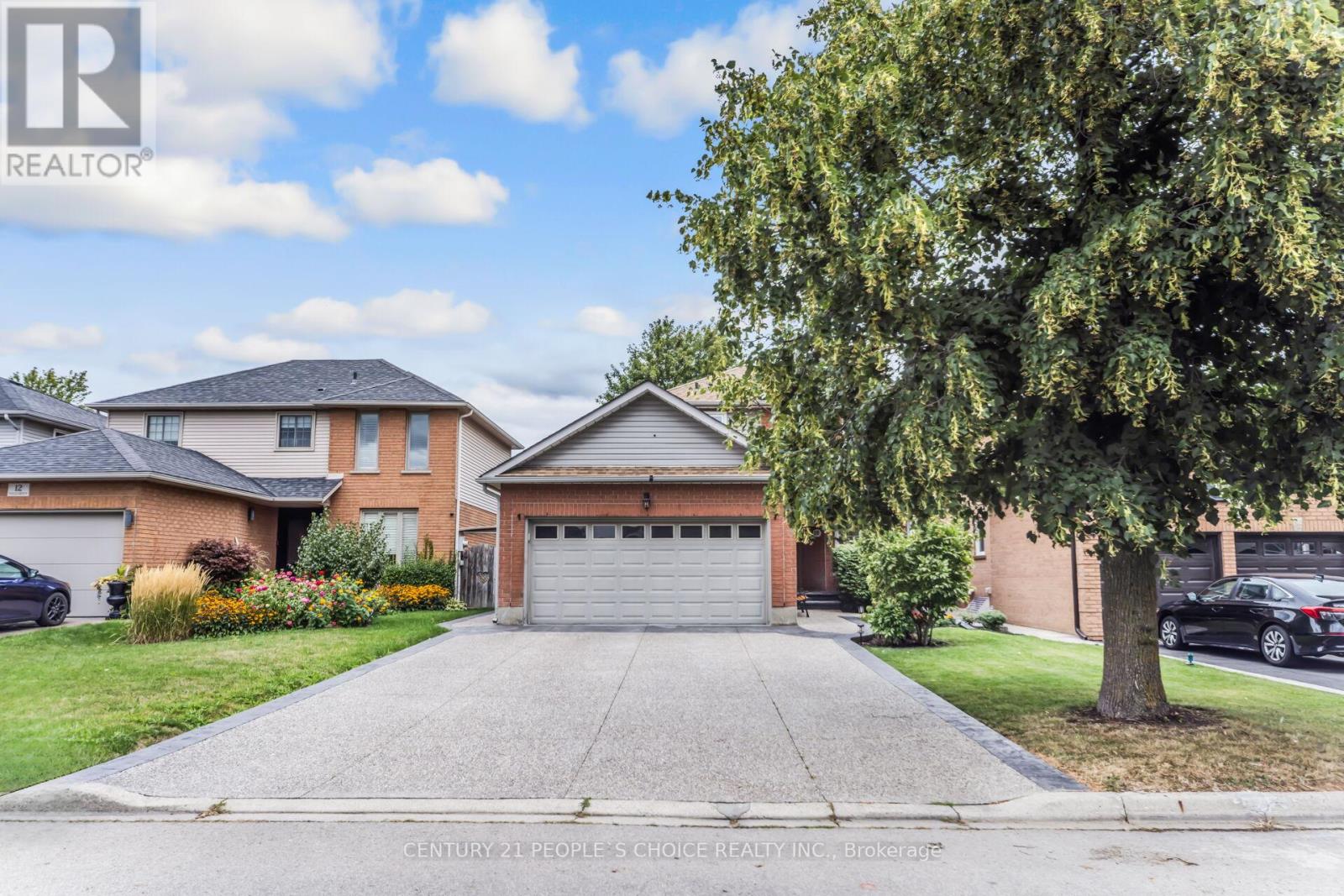 Photo 1 of 10 Hillgarden Drive, Hamilton ON
