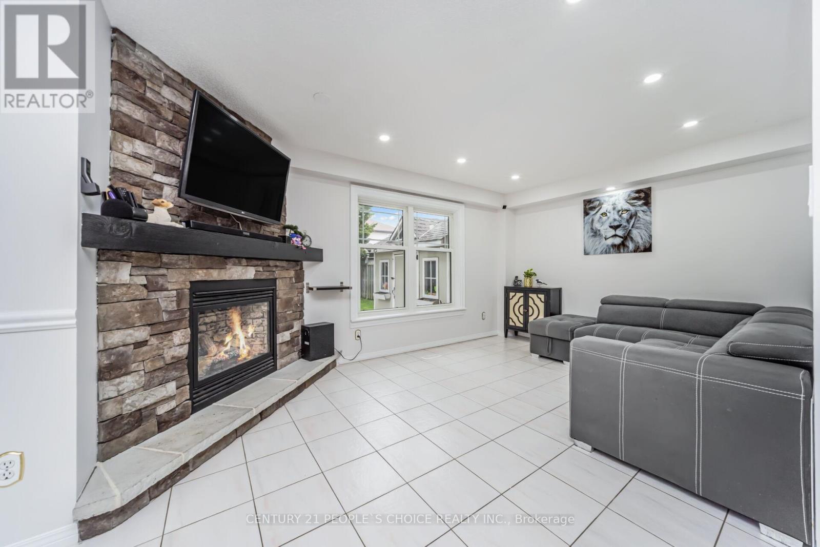 Photo 12 of 10 Hillgarden Drive, Hamilton ON