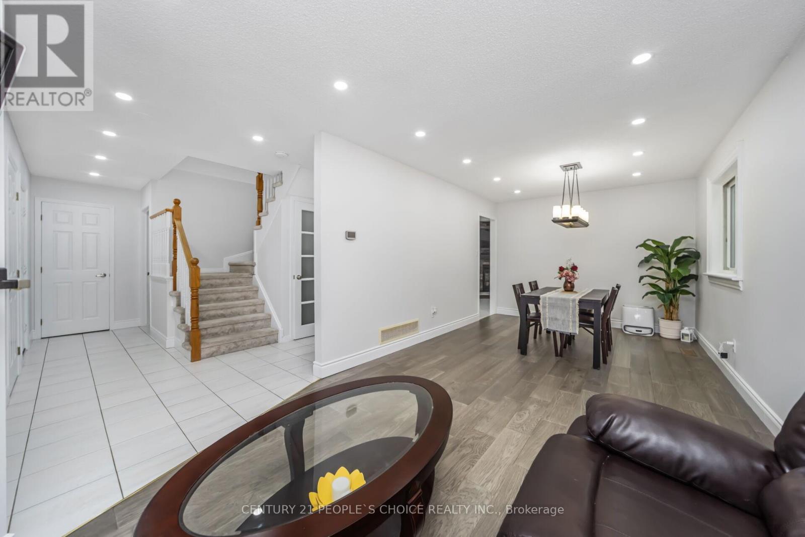 Photo 17 of 10 Hillgarden Drive, Hamilton ON
