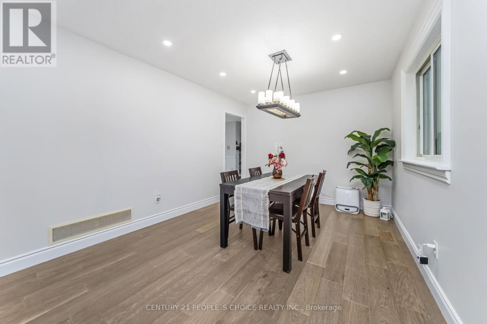 Photo 18 of 10 Hillgarden Drive, Hamilton ON
