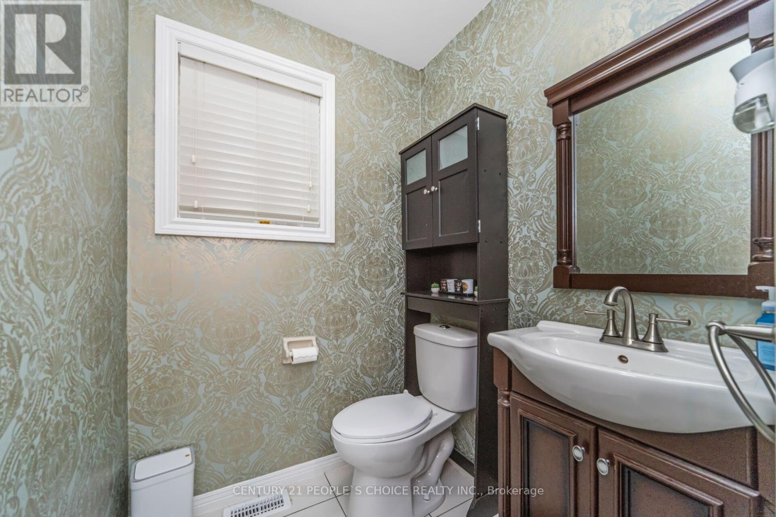 Photo 21 of 10 Hillgarden Drive, Hamilton ON