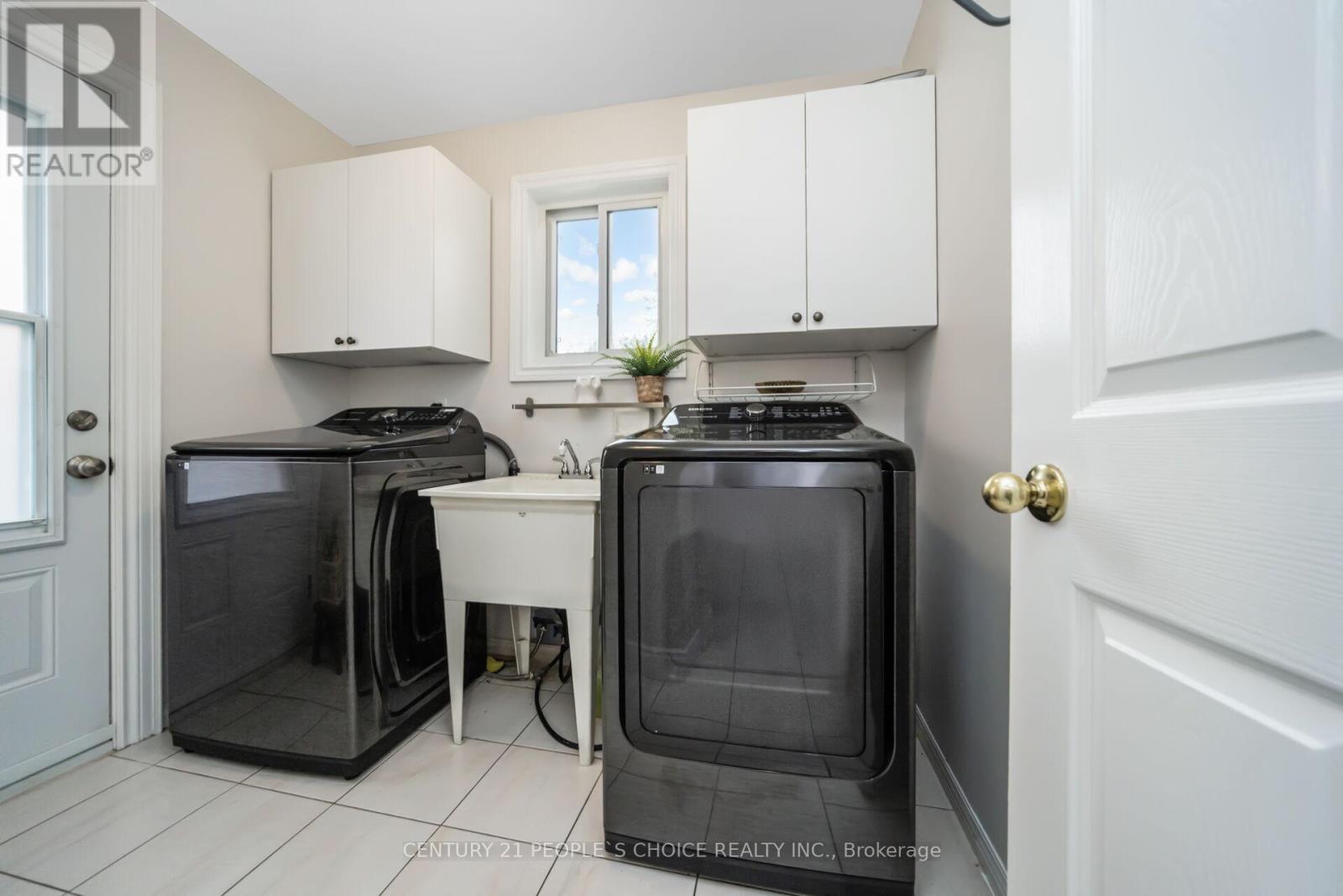 Photo 22 of 10 Hillgarden Drive, Hamilton ON