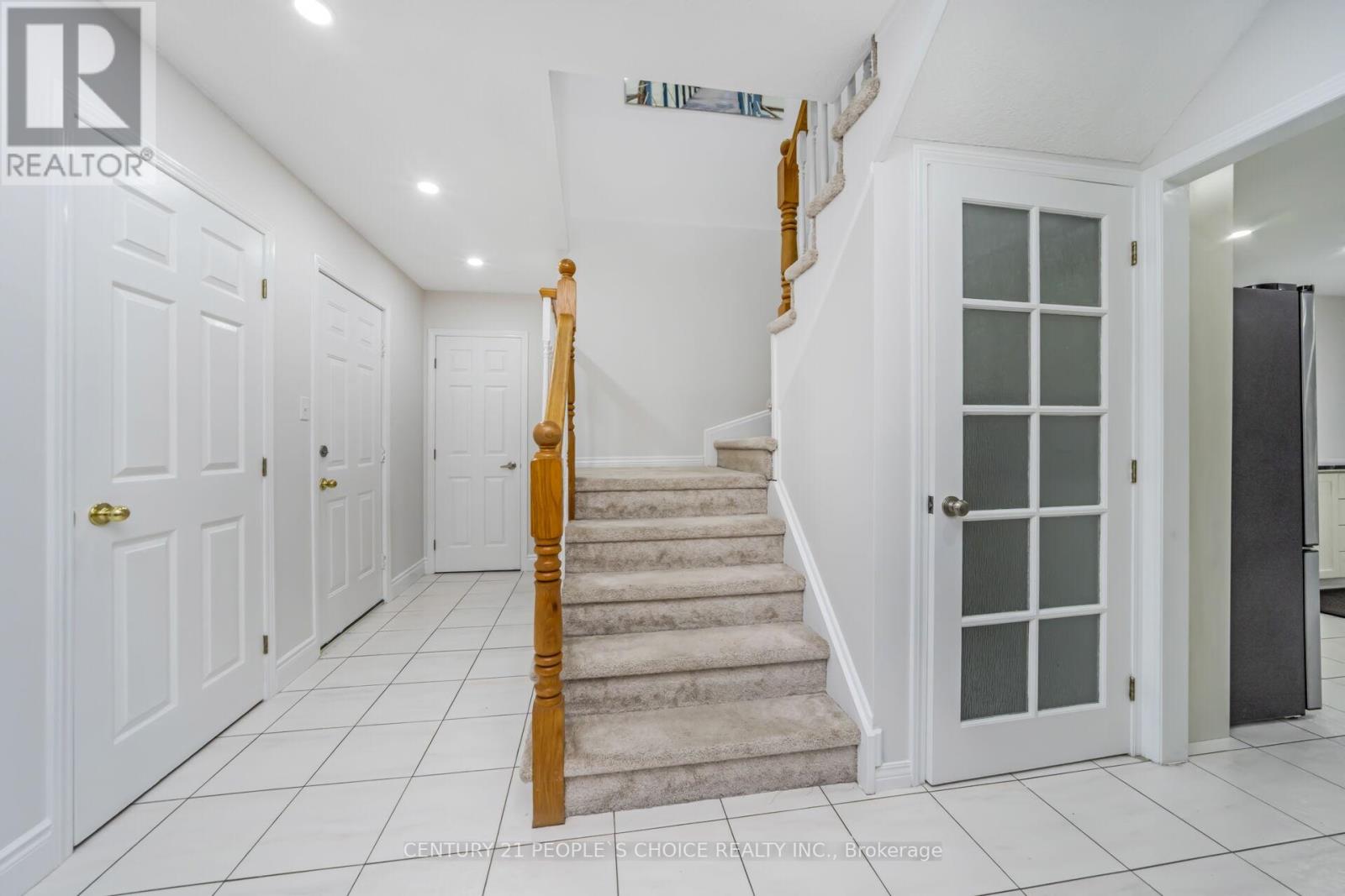Photo 23 of 10 Hillgarden Drive, Hamilton ON