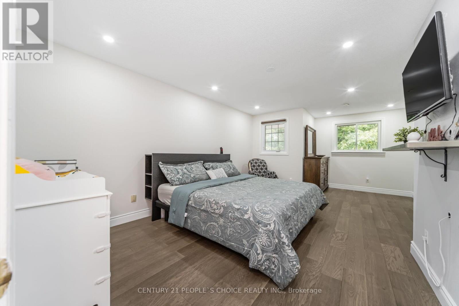 Photo 24 of 10 Hillgarden Drive, Hamilton ON