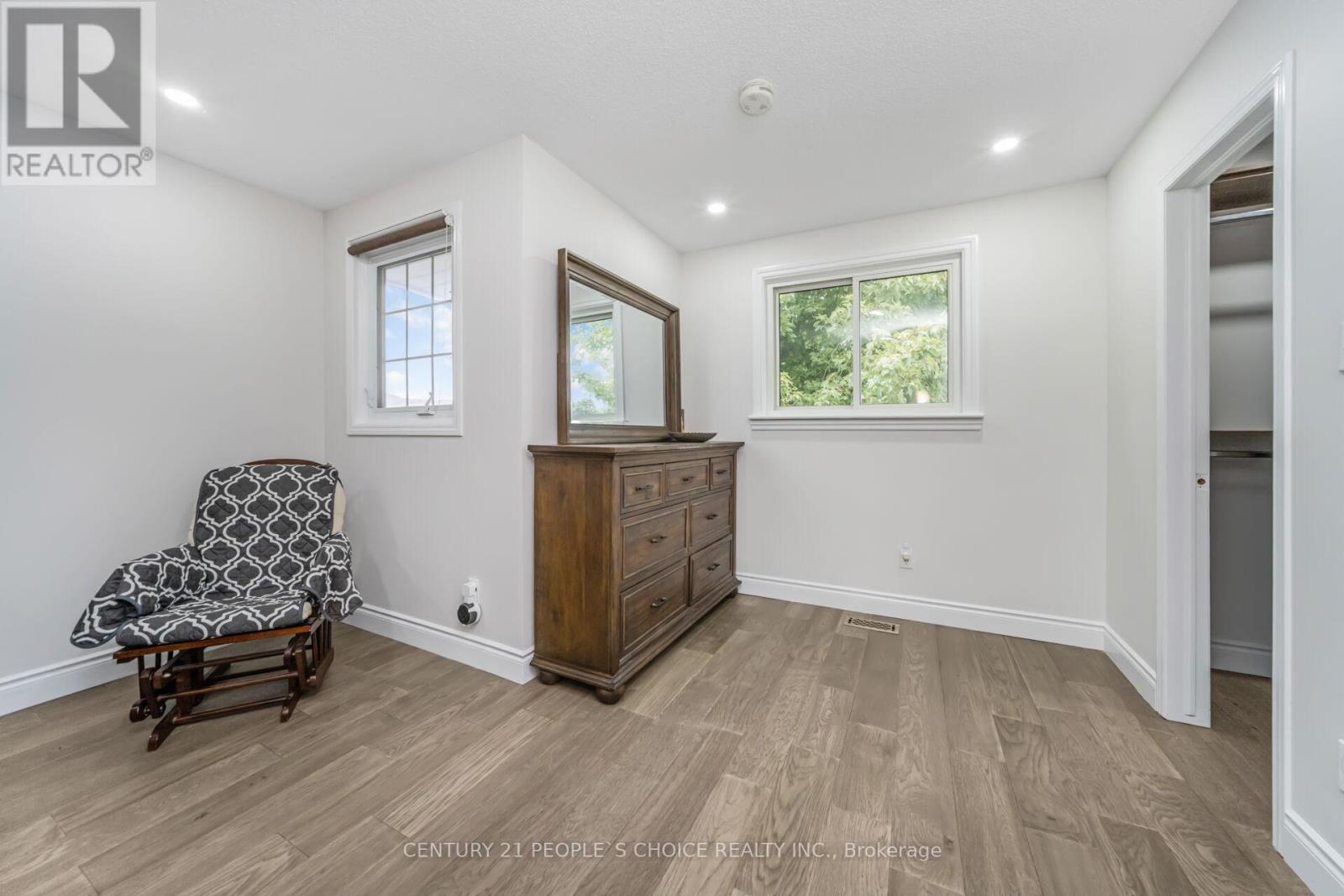 Photo 27 of 10 Hillgarden Drive, Hamilton ON