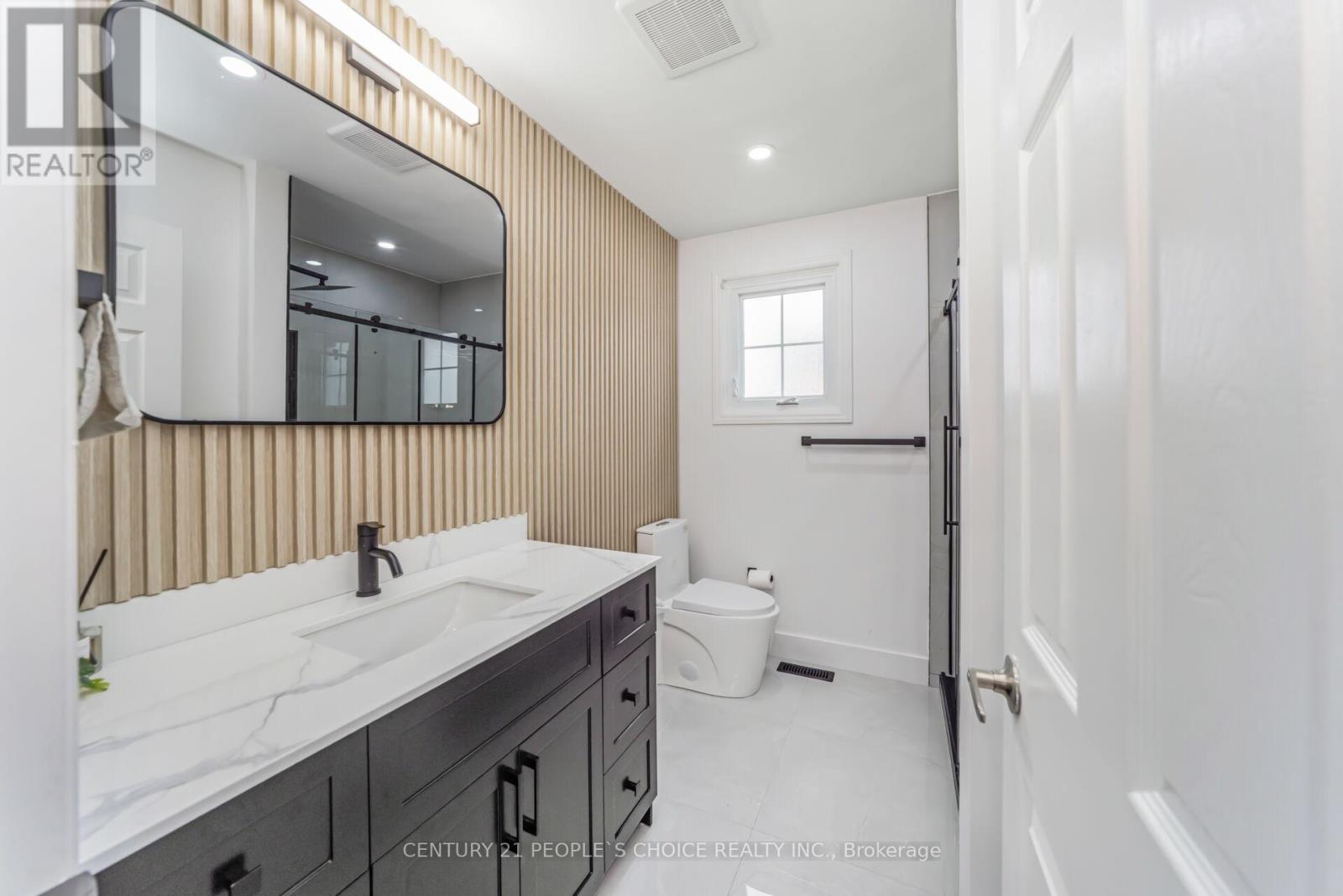 Photo 28 of 10 Hillgarden Drive, Hamilton ON
