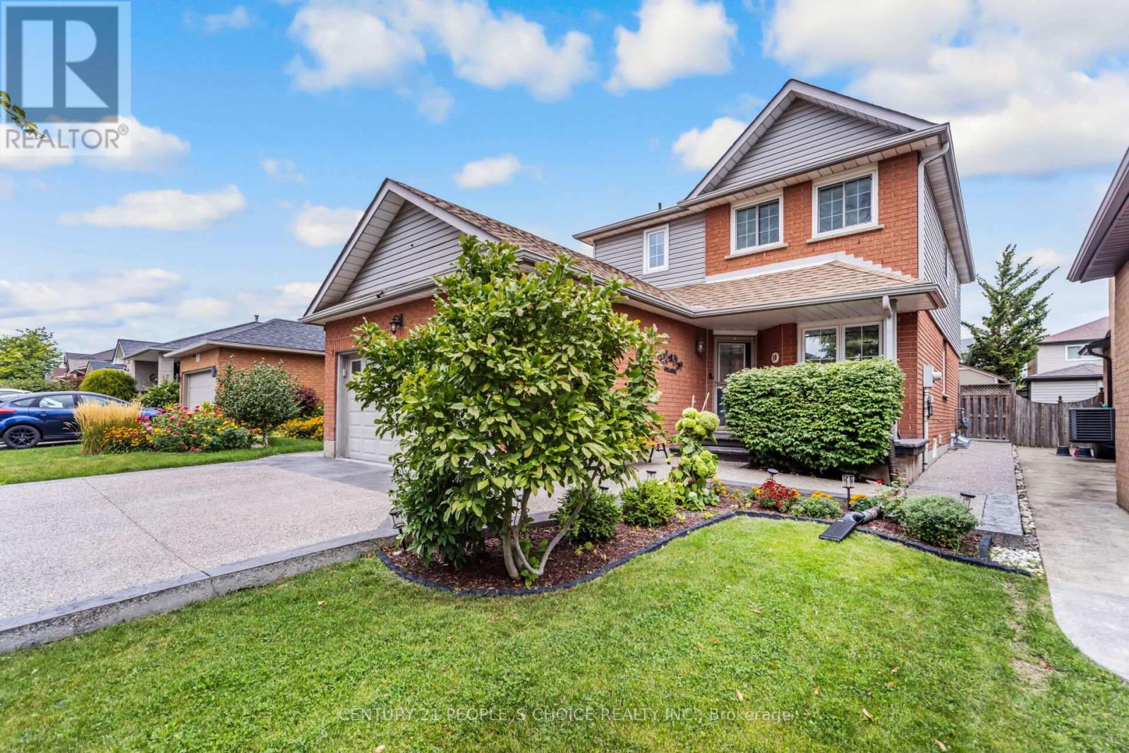 Photo 3 of 10 Hillgarden Drive, Hamilton ON