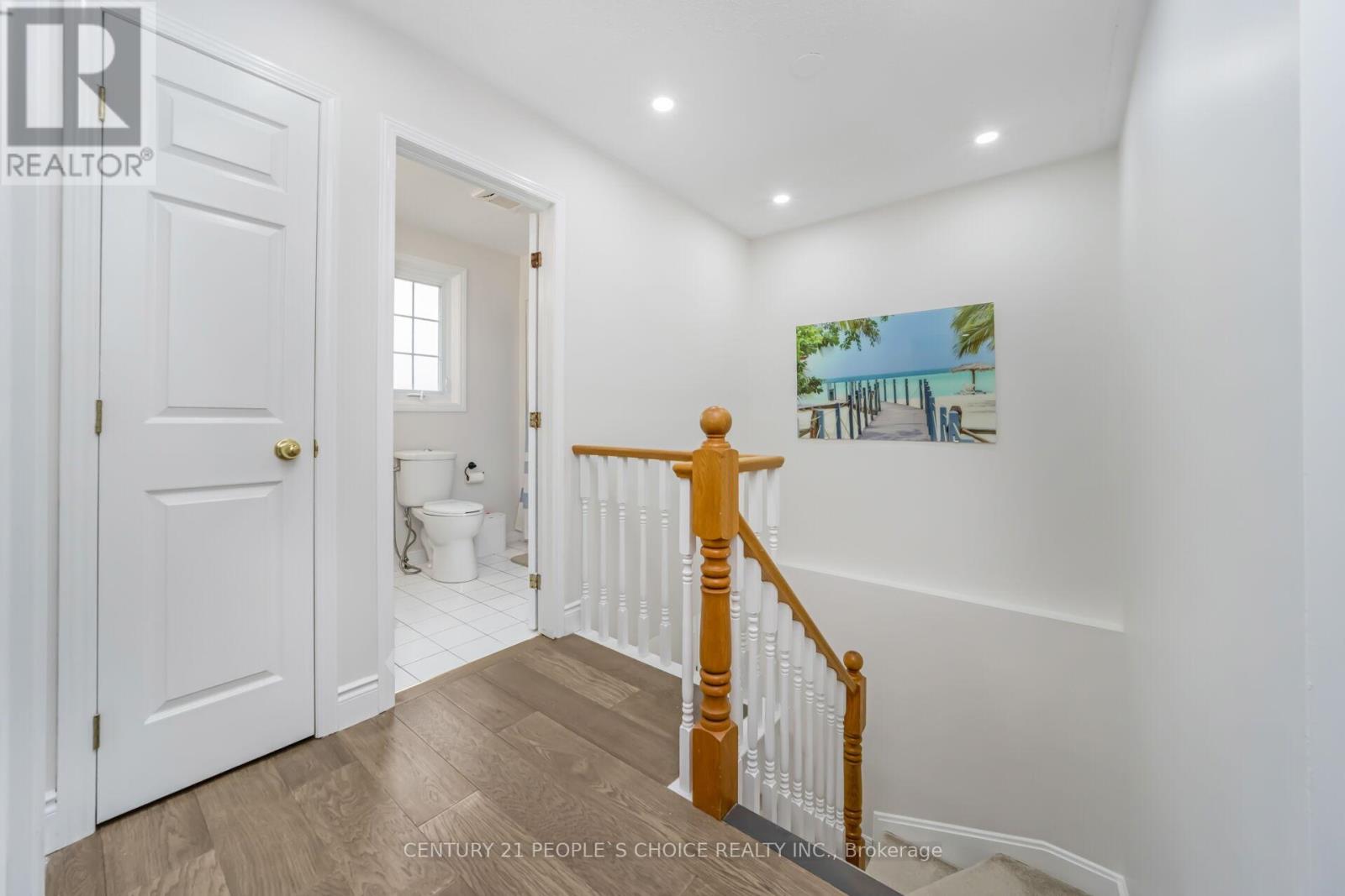 Photo 34 of 10 Hillgarden Drive, Hamilton ON