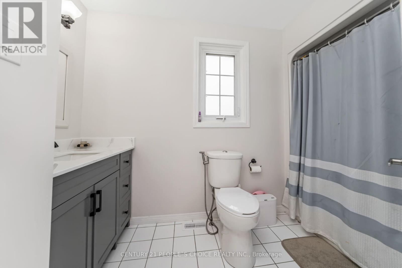 Photo 35 of 10 Hillgarden Drive, Hamilton ON