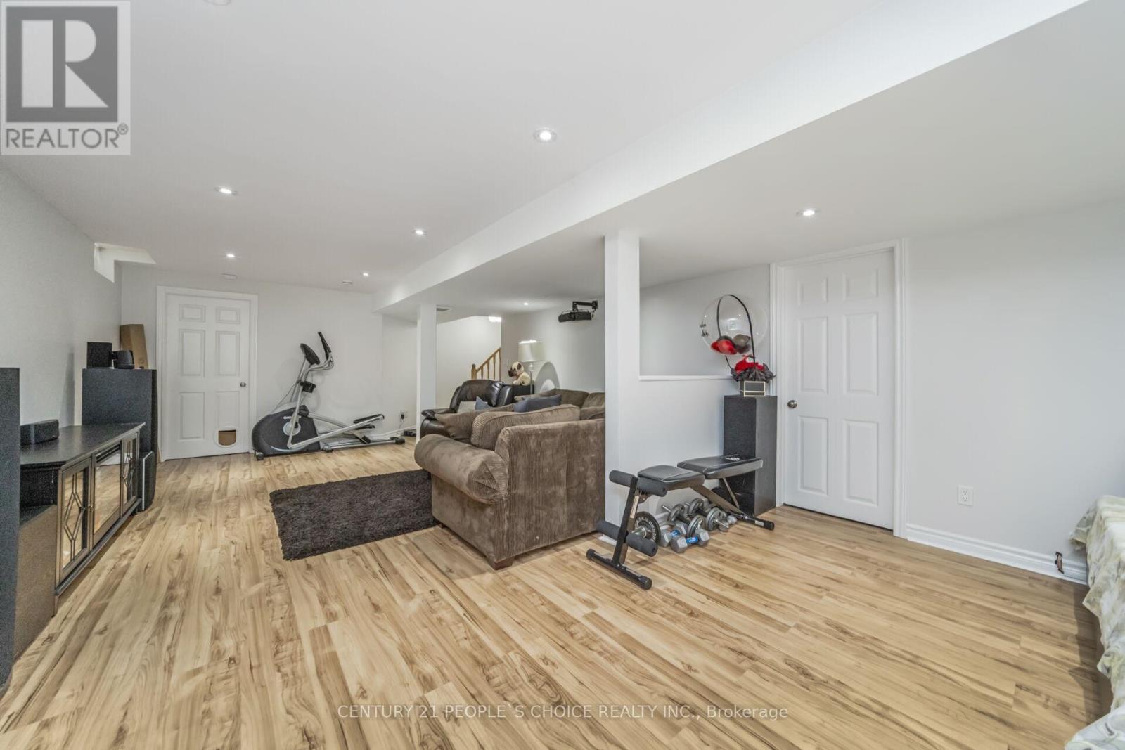 Photo 40 of 10 Hillgarden Drive, Hamilton ON