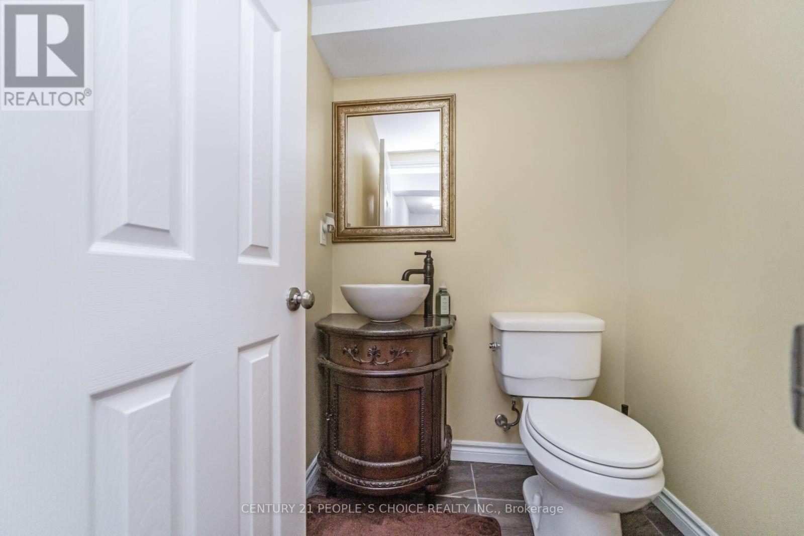 Photo 42 of 10 Hillgarden Drive, Hamilton ON