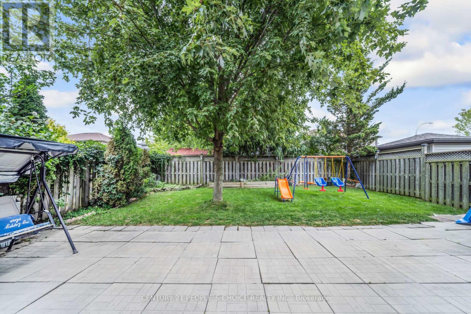 Photo 45 of 10 Hillgarden Drive, Hamilton ON