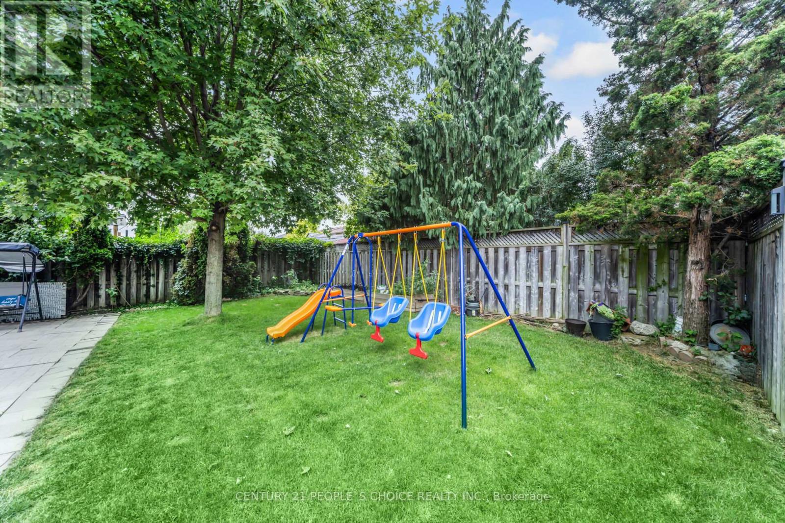 Photo 46 of 10 Hillgarden Drive, Hamilton ON